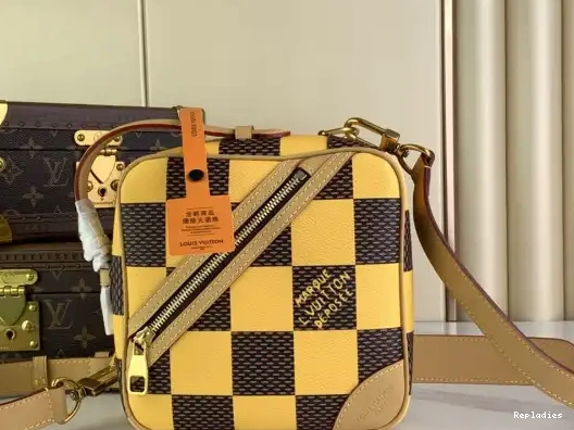 Eliminating the middleman and passing on savings to you. With massive production and tax-free benefits LOUIS VUITTON Chess Messenger-24*24*8CM 0224