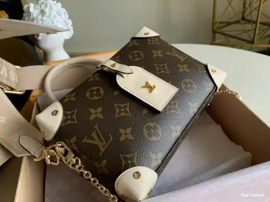 Eliminating the middleman and passing on savings to you. With massive production and tax-free benefits PETITE MALLE SOUPLE VUITTON LOUIS 0301