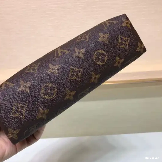 Repladies offers premium fake Louis bags at unbeatable prices. Our products are cheap because we focus on direct sales LOUIS COSMETIC VUITTON POUCH GM 0303